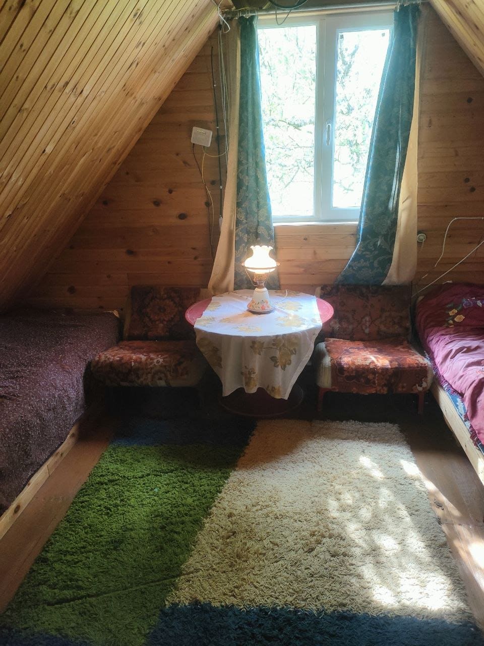 Мансарда, трехместный номер с двуспальной и односпальной кроватью